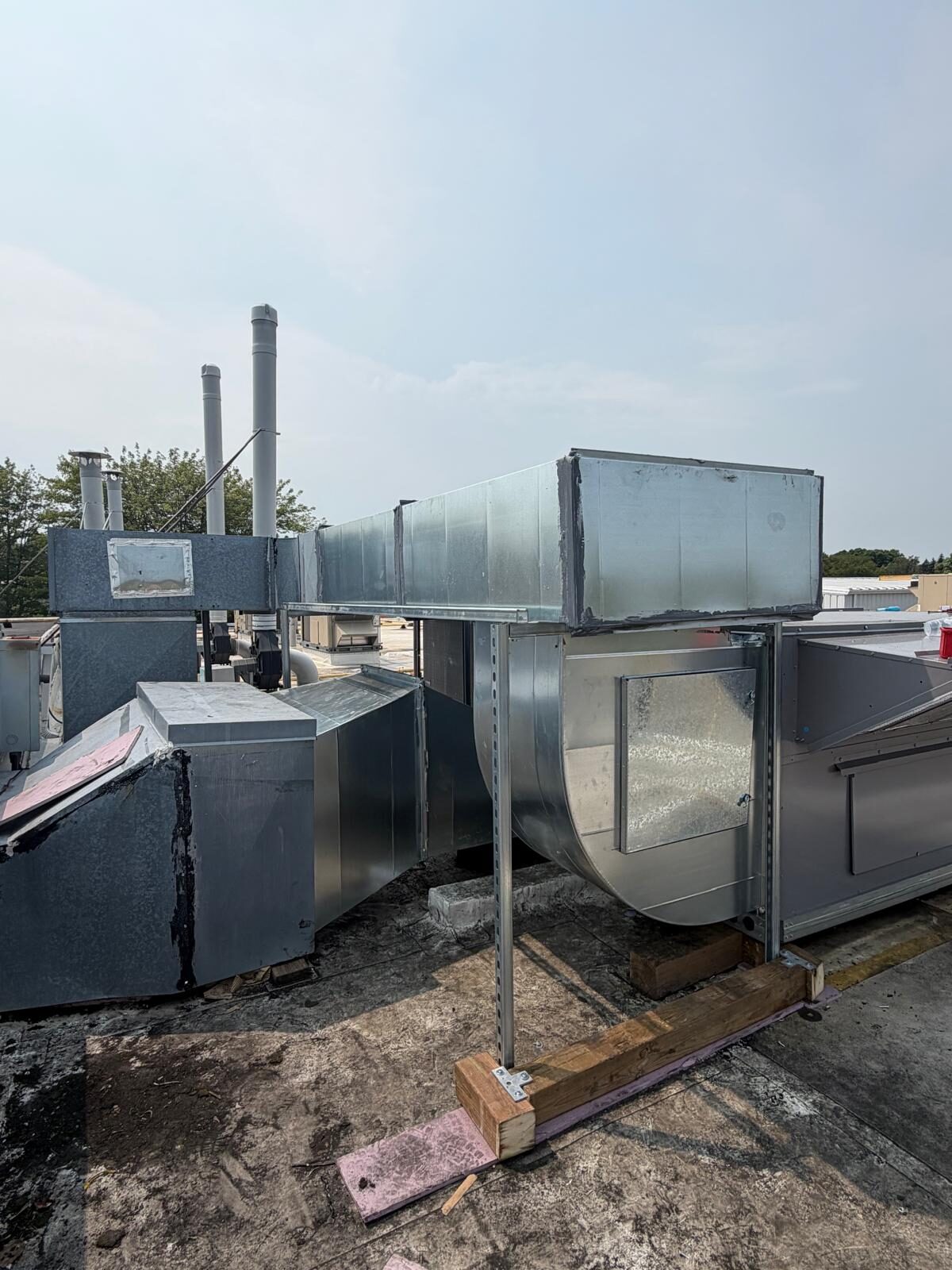 Rooftop rectangular duct run with radius elbow